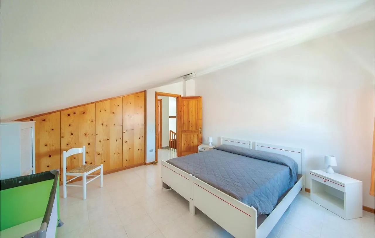 Beautiful Apartment In Porto Alabe With Kitchen Magomadas 0*,